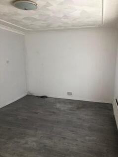 Middle Bedroom.jpg