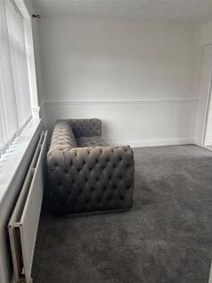 Living Room (2).jpg