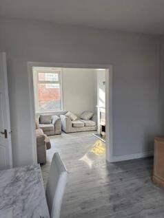 Living Room (2).jpg