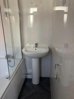 Bathroom (2).jpg