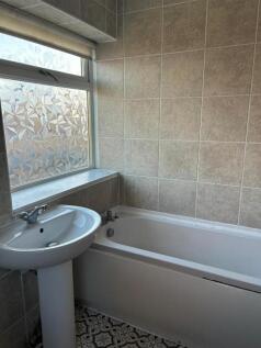 Bathroom (2).jpg