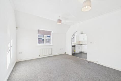 CAM01740G0-PR0348-STILL010