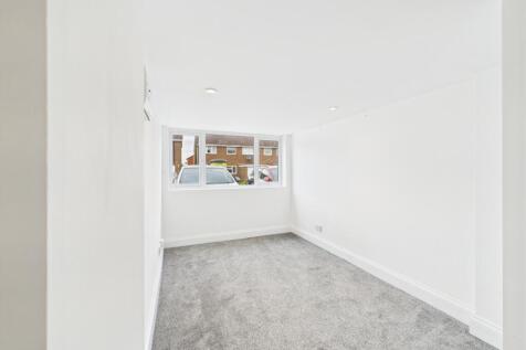 CAM01740G0-PR0366-STILL003