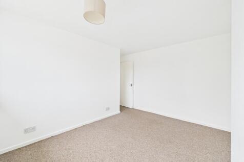 CAM01740G0-PR0366-STILL014