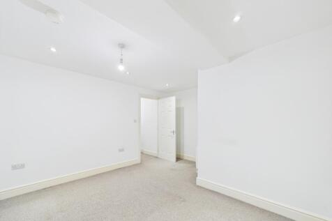 CAM01740G0-PR0386-STILL007