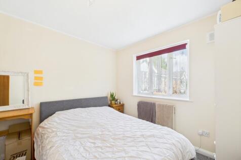 CAM01740G0-PR0374-STILL003