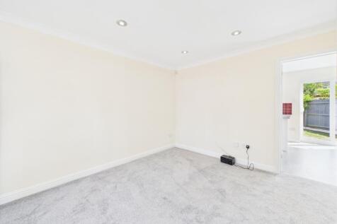 CAM01791G0-PR0169-STILL006