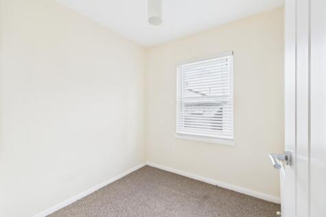 CAM01740G0-PR0406-STILL004