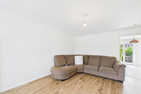 CAM01740G0-PR0410-STILL004