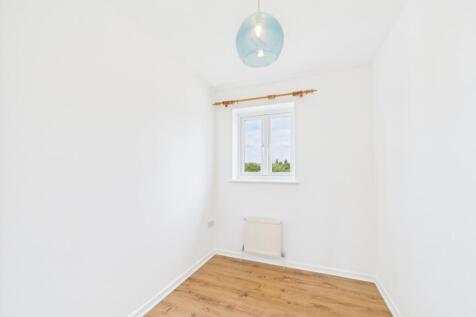 CAM01740G0-PR0410-STILL008