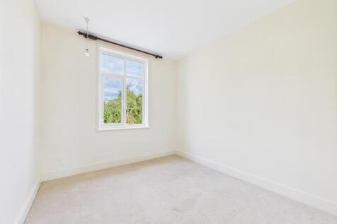 CAM03062G0-PR0180-STILL029