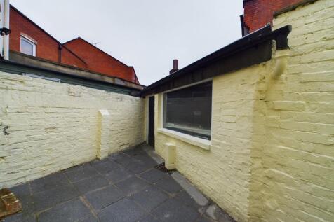 CAM01740G0-PR0339-STILL007
