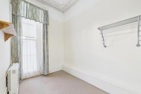 CAM01740G0-PR0452-STILL006