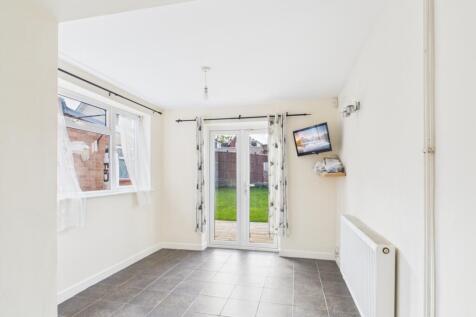 CAM01740G0-PR0465-STILL005