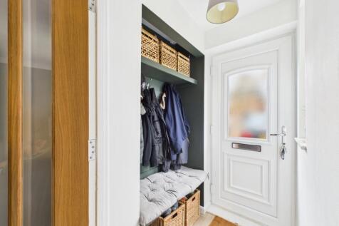 CAM01740G0-PR0461-STILL006