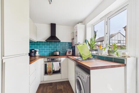 CAM01740G0-PR0461-STILL010