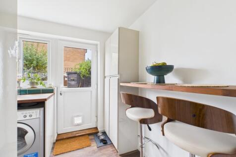 CAM01740G0-PR0461-STILL011