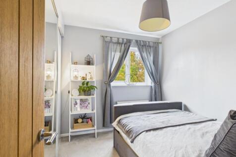 CAM01740G0-PR0461-STILL005