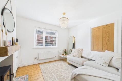 CAM01740G0-PR0450-STILL002