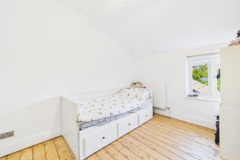 CAM01740G0-PR0450-STILL011