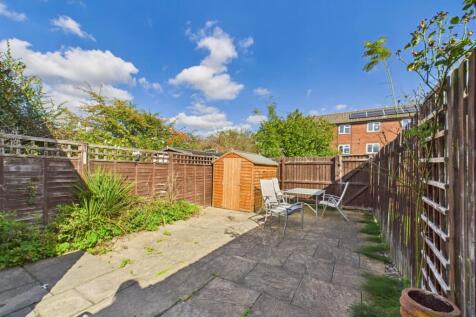 CAM01740G0-PR0450-STILL007