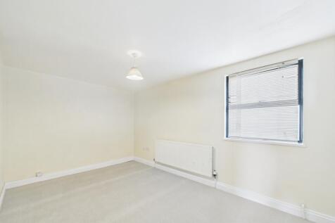 CAM01740G0-PR0472-STILL002