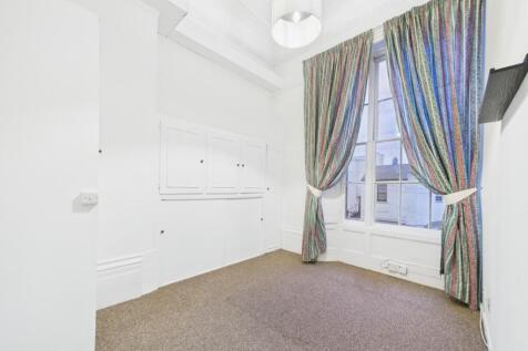 CAM01740G0-PR0460-STILL006