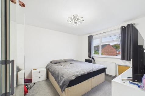 CAM01740G0-PR0467-STILL008