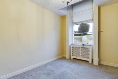 CAM01740G0-PR0300-STILL001