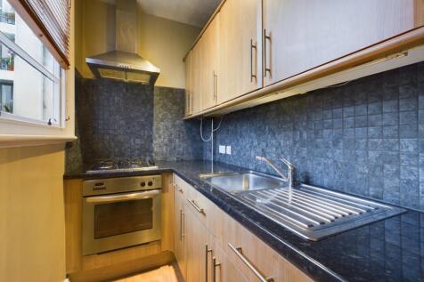 CAM01740G0-PR0300-STILL002