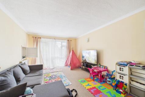 CAM01740G0-PR0469-STILL005