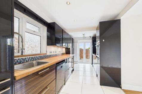 CAM01740G0-PR0482-STILL002