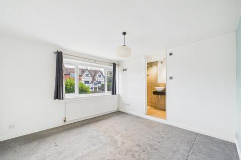 CAM01740G0-PR0482-STILL011