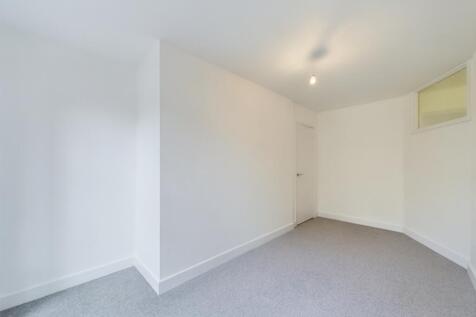 CAM01740G0-PR0086-STILL001