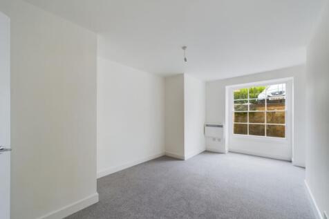 CAM01740G0-PR0086-STILL006