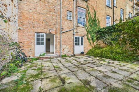 CAM01740G0-PR0485-STILL002