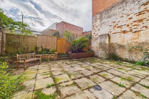 CAM01740G0-PR0485-STILL001