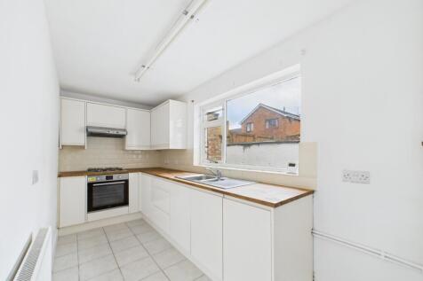 CAM01740G0-PR0476-STILL006