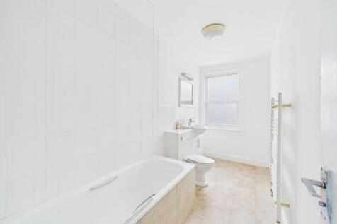 CAM01740G0-PR0476-STILL003