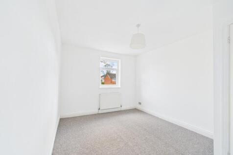 CAM01740G0-PR0476-STILL005