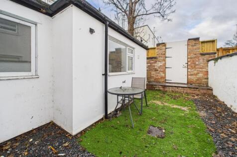 CAM01740G0-PR0476-STILL002