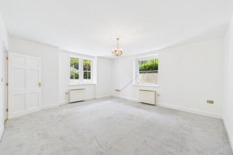 CAM01740G0-PR0391-STILL001