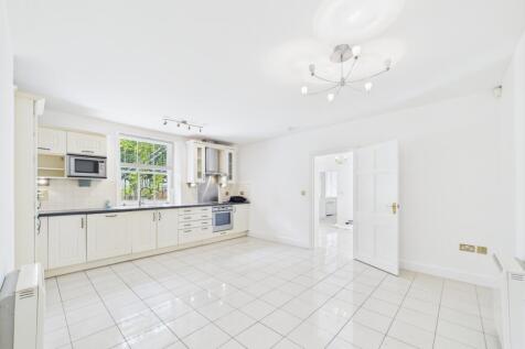 CAM01740G0-PR0391-STILL013