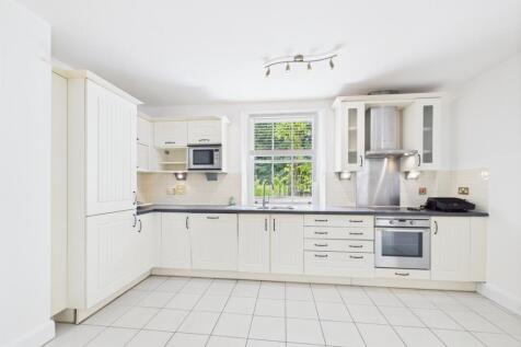 CAM01740G0-PR0391-STILL014