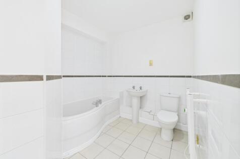 CAM01740G0-PR0391-STILL016