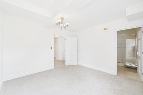 CAM01740G0-PR0391-STILL019