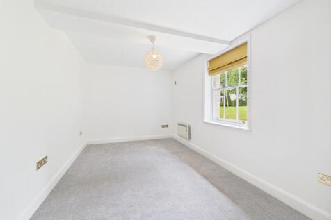 CAM01740G0-PR0391-STILL022