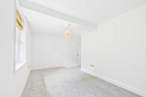 CAM01740G0-PR0391-STILL023