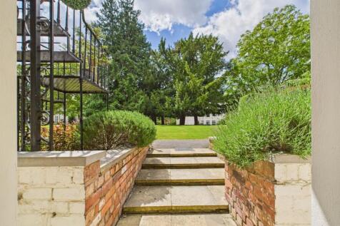 CAM01740G0-PR0391-STILL009