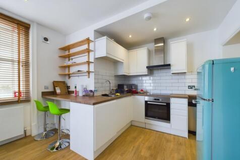 CAM01740G0-PR0221-STILL005